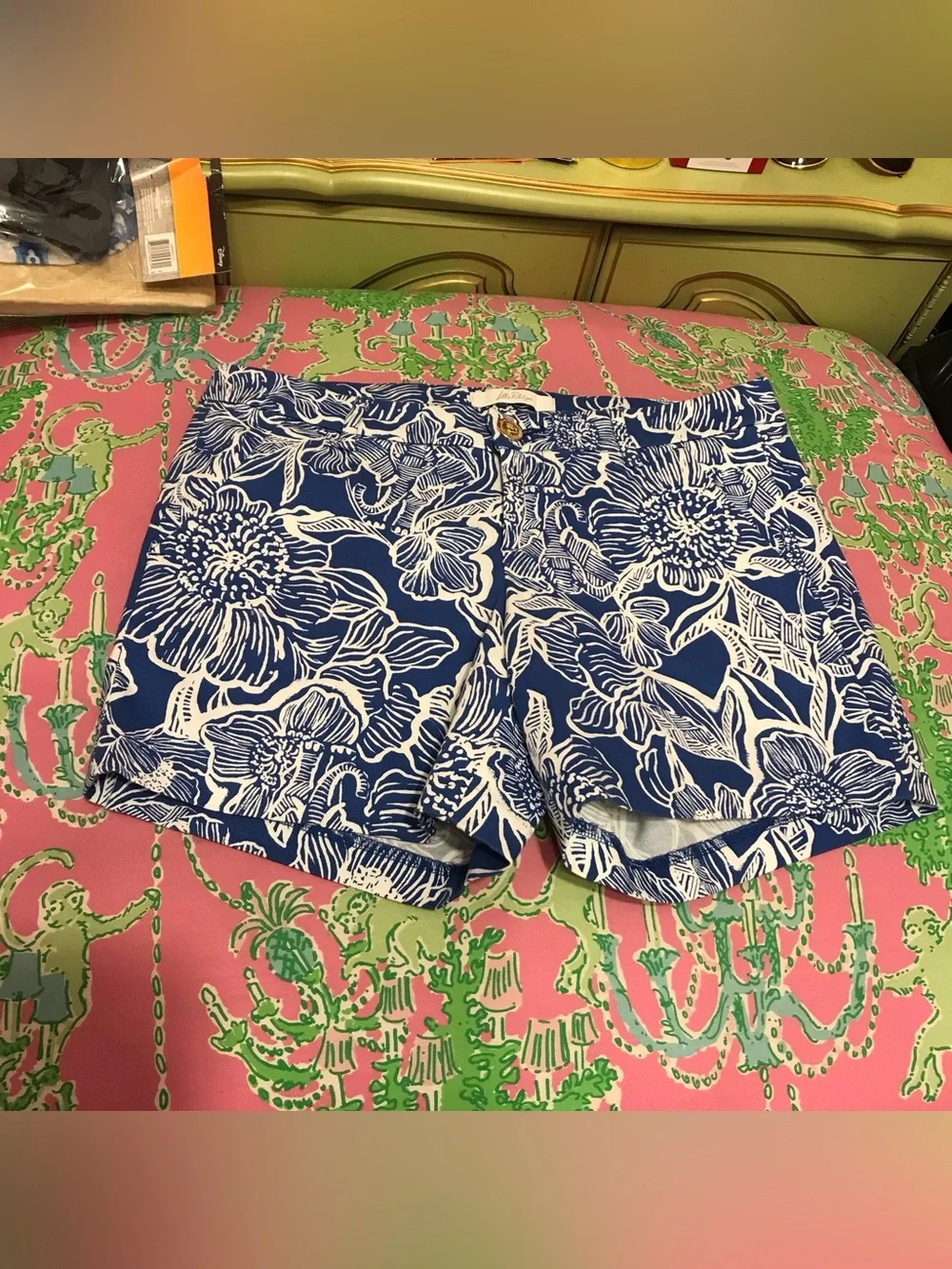Lilly Pulitzer Callahan Stretch Starlight Navy Blue & White Floral Short size 4